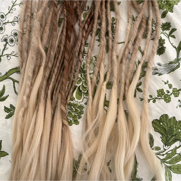 Dreadful Hippie dreadlocks - Picture 4 of 4